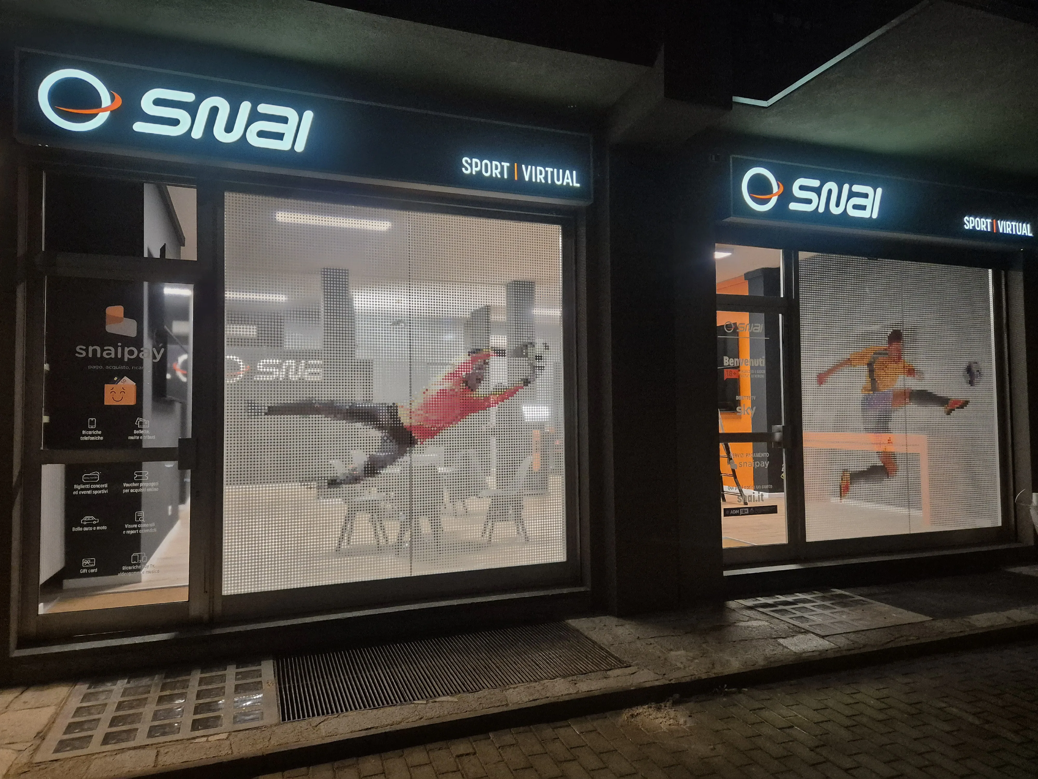 Negozio SNAIPAY Nerviano di sera - Insegna illuminata Via Sempione 45